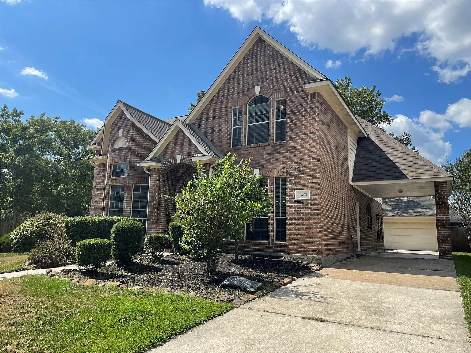 4 bed, 3.5 bath, 3264 sqft, $2,299 — Photo 3