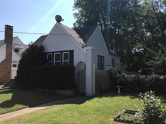 4th image of 610 W Corrington Ave