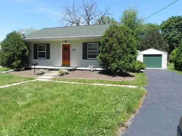 204 E Thompson St, Harvard, IL 60033