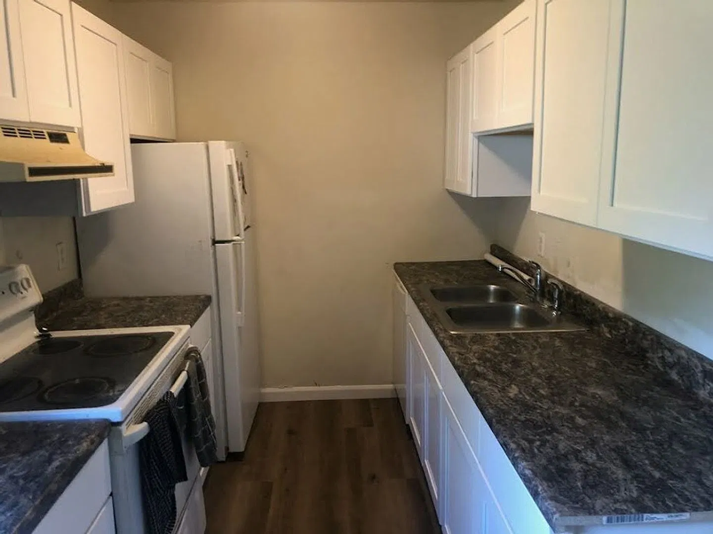 2 Bedroom Duplex convenient to UNC! — Photo 3
