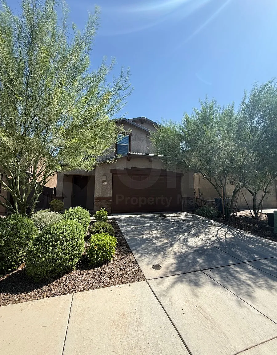 4 bed, 2.5 bath, 2391 sqft, $2,300 — Photo 4