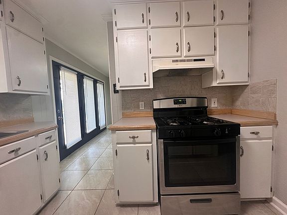 3rd image of 305 Louisiana Ave