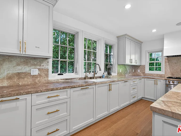 462 Warner Ave — Photo 24