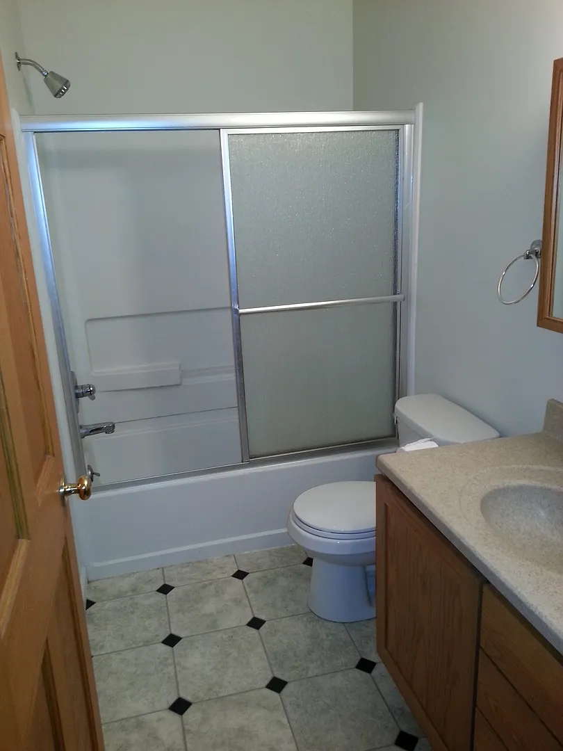 August Rent Free 4 Bedroom Duplex In Downtown Iowa City! — Photo 4