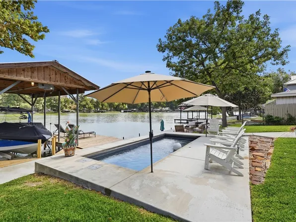 210 Admiral Benbow Ln, McQueeney, TX 78123