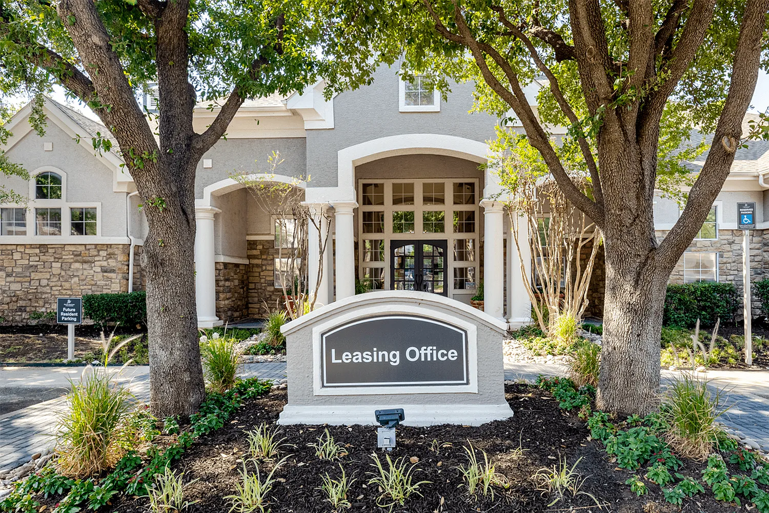 Grand Venetian at Las Colinas — Photo 3