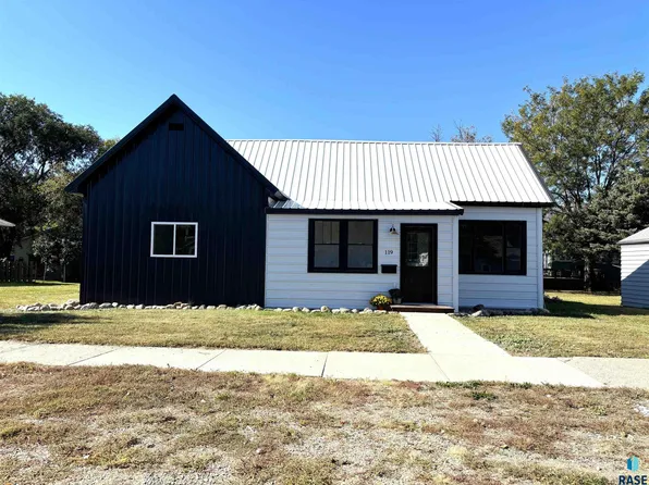 119 E 2nd Ave, Miller, SD 57362