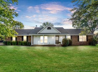 19837 Mountain Ln, Claremore, OK 74019