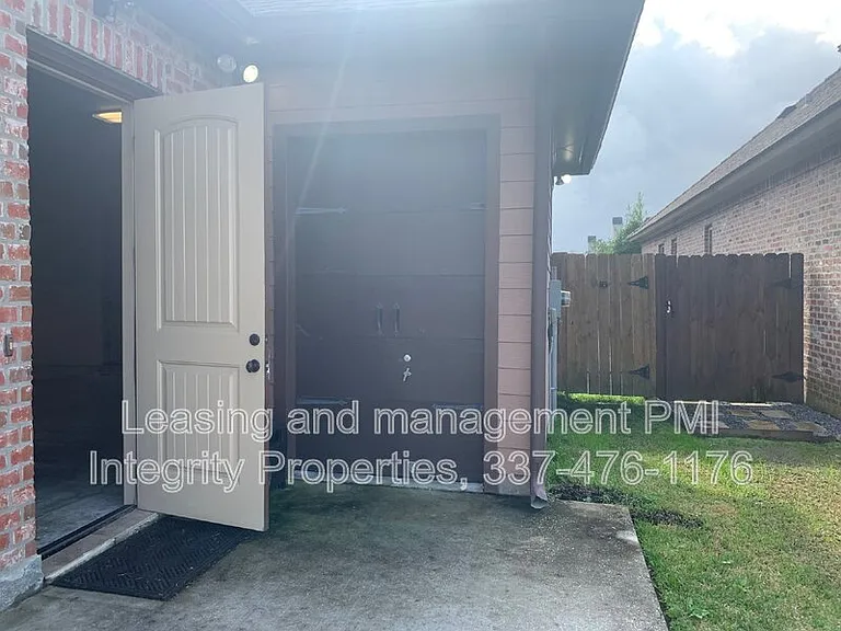 330 Dunvegan Ct — Photo 26