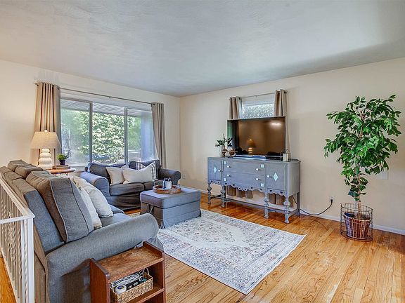 2nd image of 53160 Crestview Dr