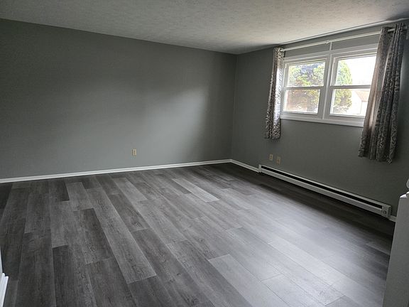 3rd image of 554 Bailey Dr #2