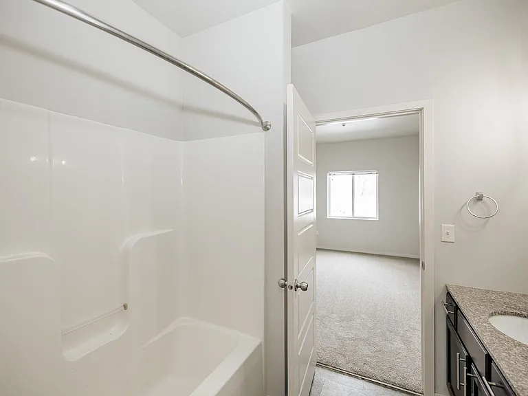 Kascade Place Apartments — Photo 95