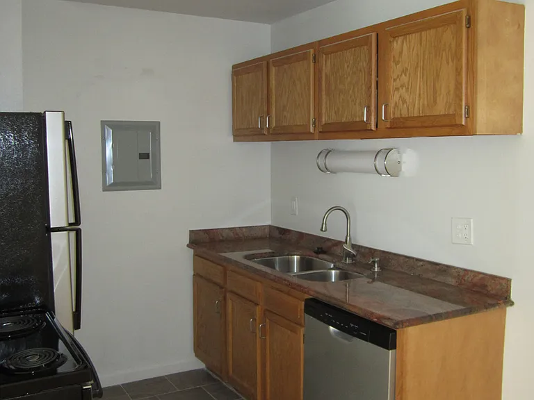 85 W Maple Rd #8 — Photo 3