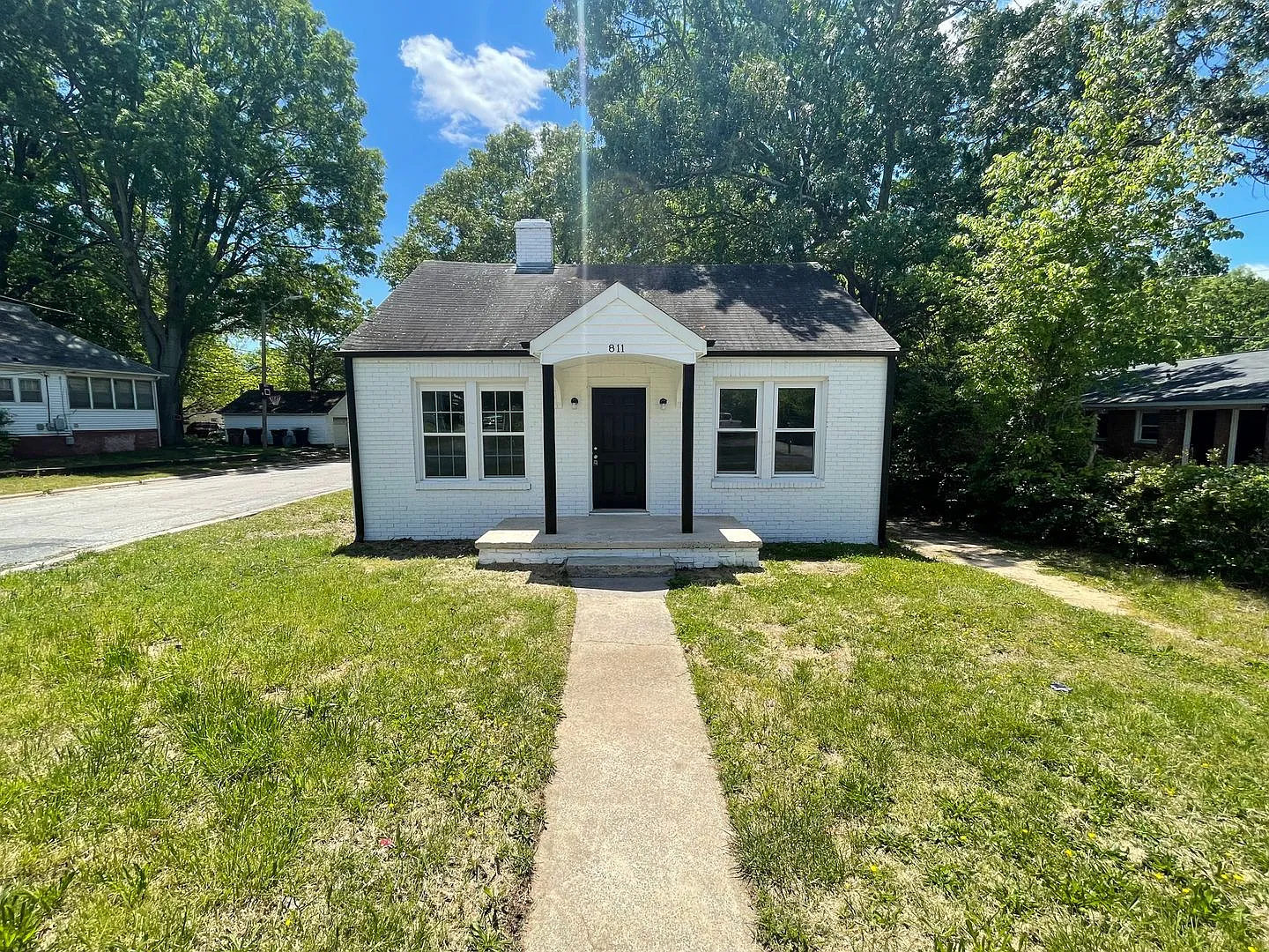 Freshly renovated 3 Bed 1 Bath Home Near UNCG! — Photo 2