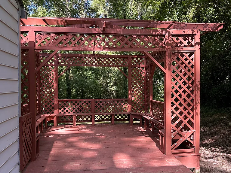 555 Glencove Dr — Photo 15