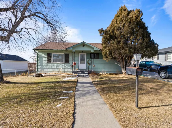 120 6th Ave, Newcastle, WY 82701