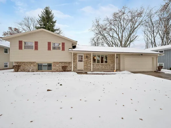 1281 Valley View Rd, Green Bay, WI 54304