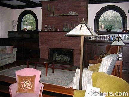 Living Room East End