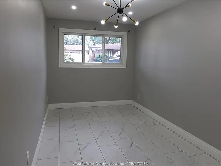 1953 Lepain Cres #LOWER — Photo 9
