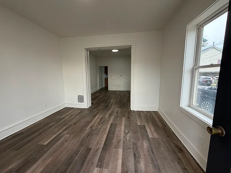 356 S Front St — Photo 5