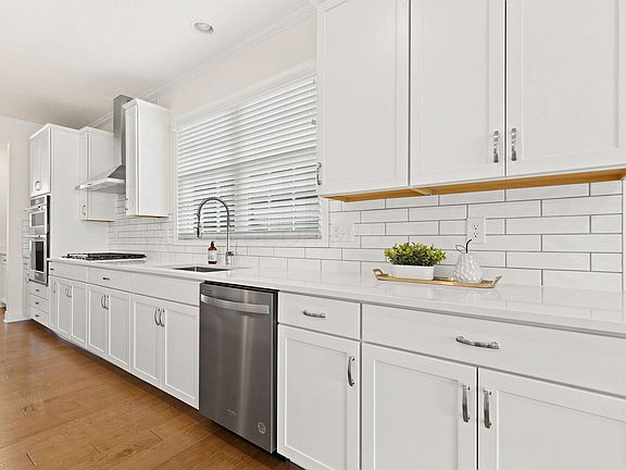 4th image of 6024 Peck Ln