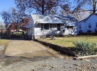 1118 E Gudgell Ave, Independence, MO 64055