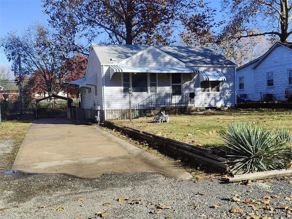 1118 E Gudgell Ave, Independence, MO 64055