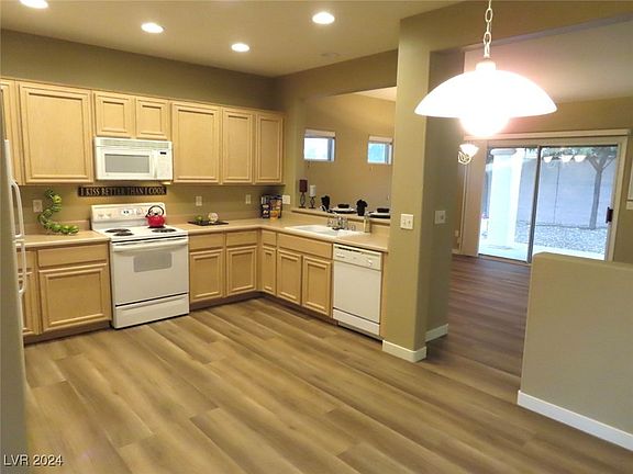 4th image of 2561 Leighton Ave