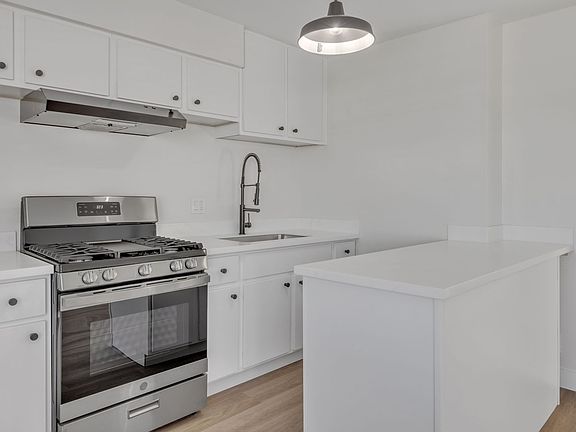 4th image of 4117 E 7th St #16
