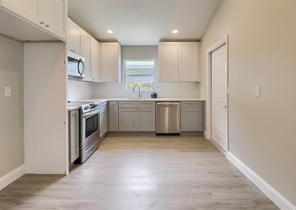 2nd image of 1610 43rd St S #2