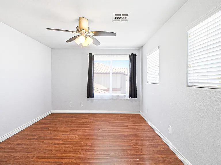 1049 Noble Isle St — Photo 35