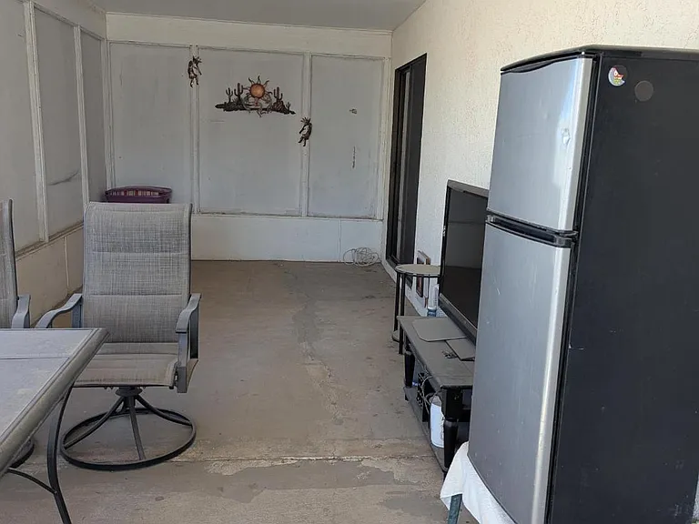 2081 Wallapai Dr — Photo 9