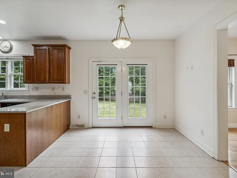 9818 Lyons Mill Rd — Photo 7
