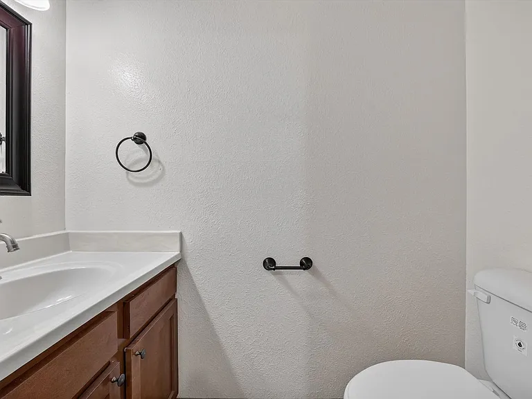 6839-6841 Woodlake — Photo 17
