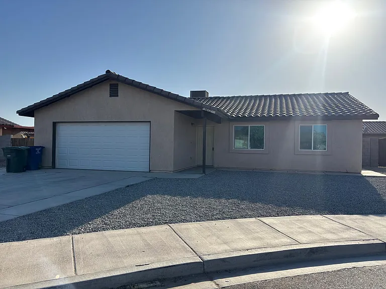 3612 S Isabel Dr — Photo 2