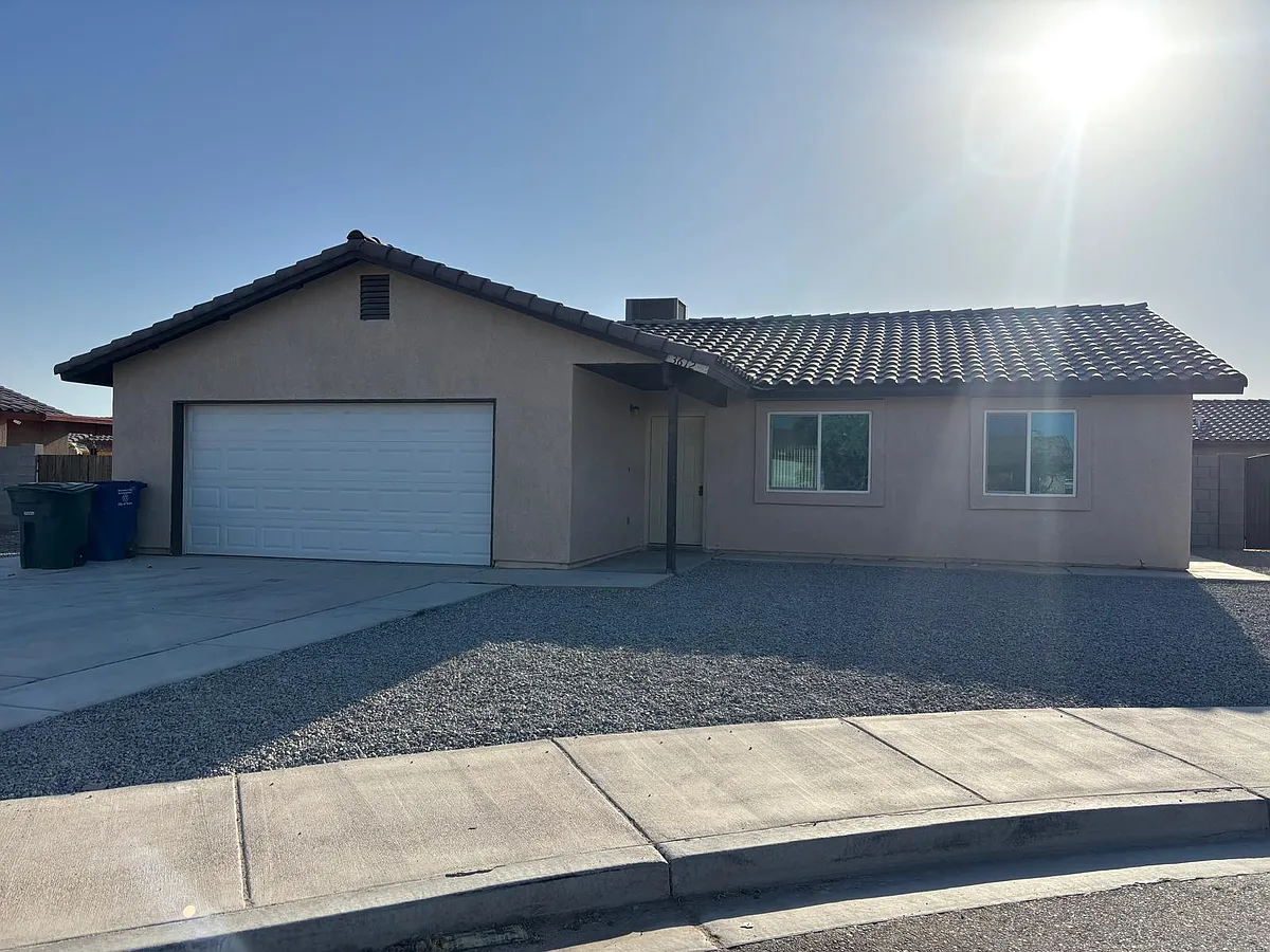 Building Photo - 3612 S Isabel Dr