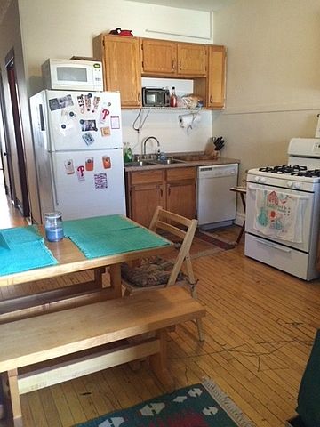 2nd image of 1836 W Newport Ave #1