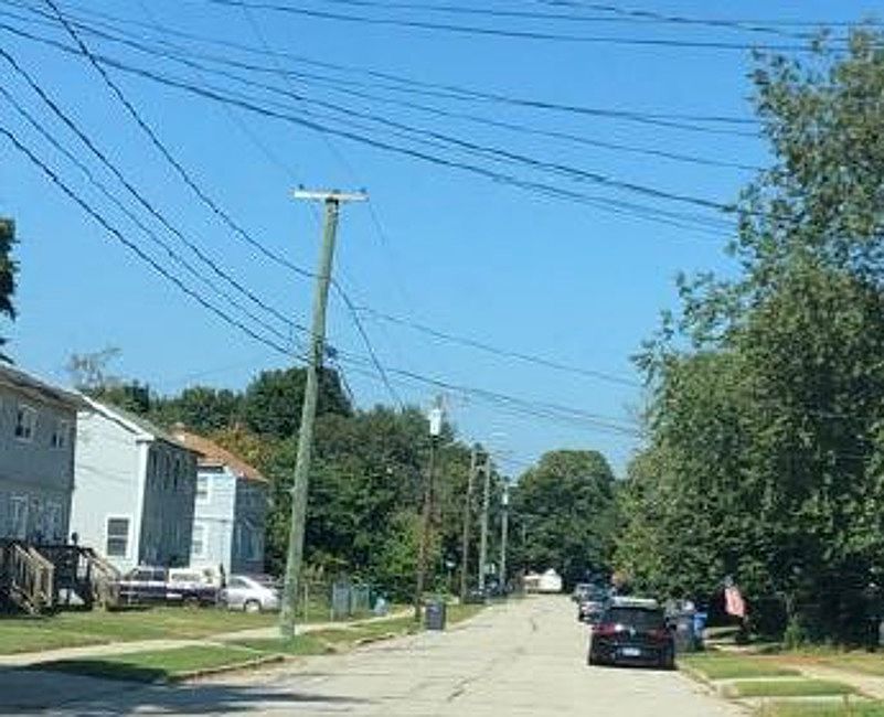 Exterior Neighborhood (street photo)