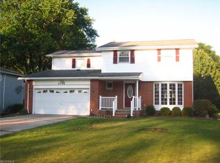 5759 Sherwood Dr, North Olmsted, OH
