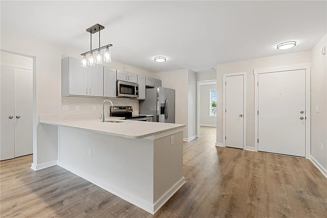 3 bed, 2.0 bath, 1000 sqft, $2,500 — Photo 4