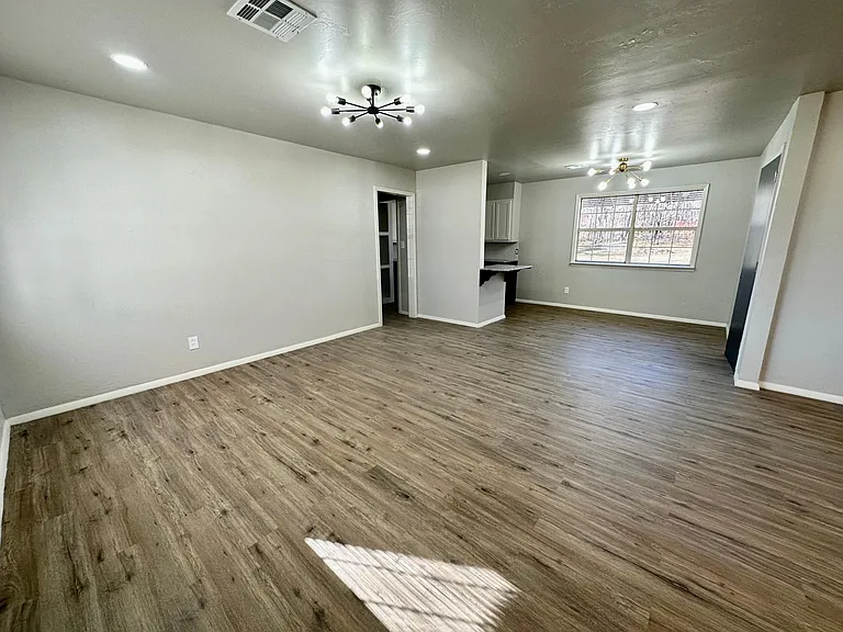 1315 N Timber Rd — Photo 4