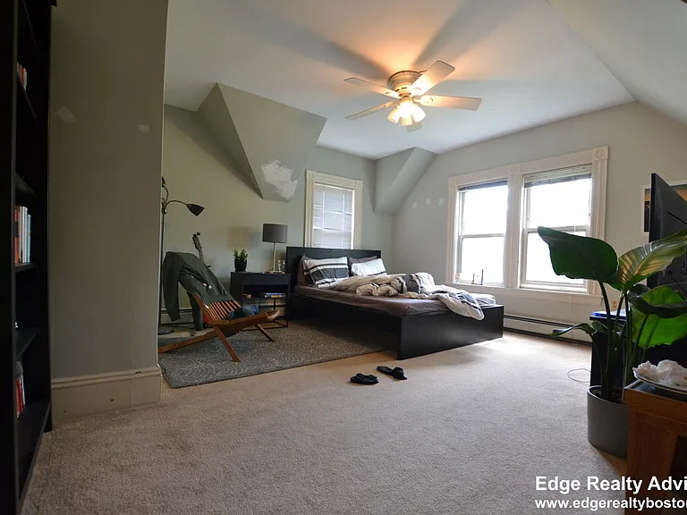 318 N Harvard St — Photo 12