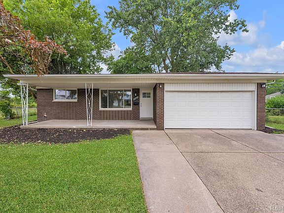 2nd image of 34715 Robinson Ct