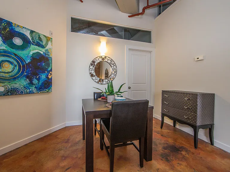 District Square Apartments — Photo 9