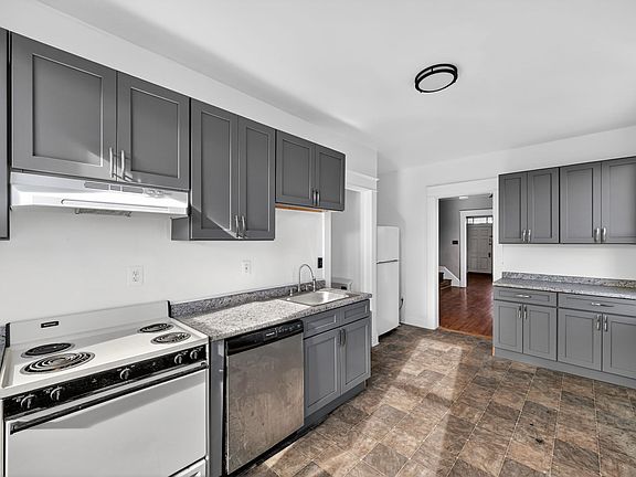 4th image of 990 Mount Rose Ave
