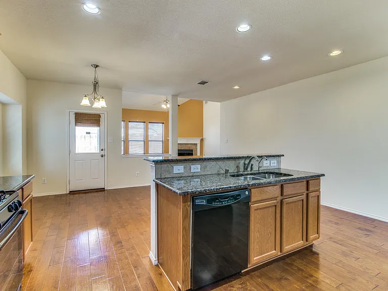 9400 Harrell Dr — Photo 6