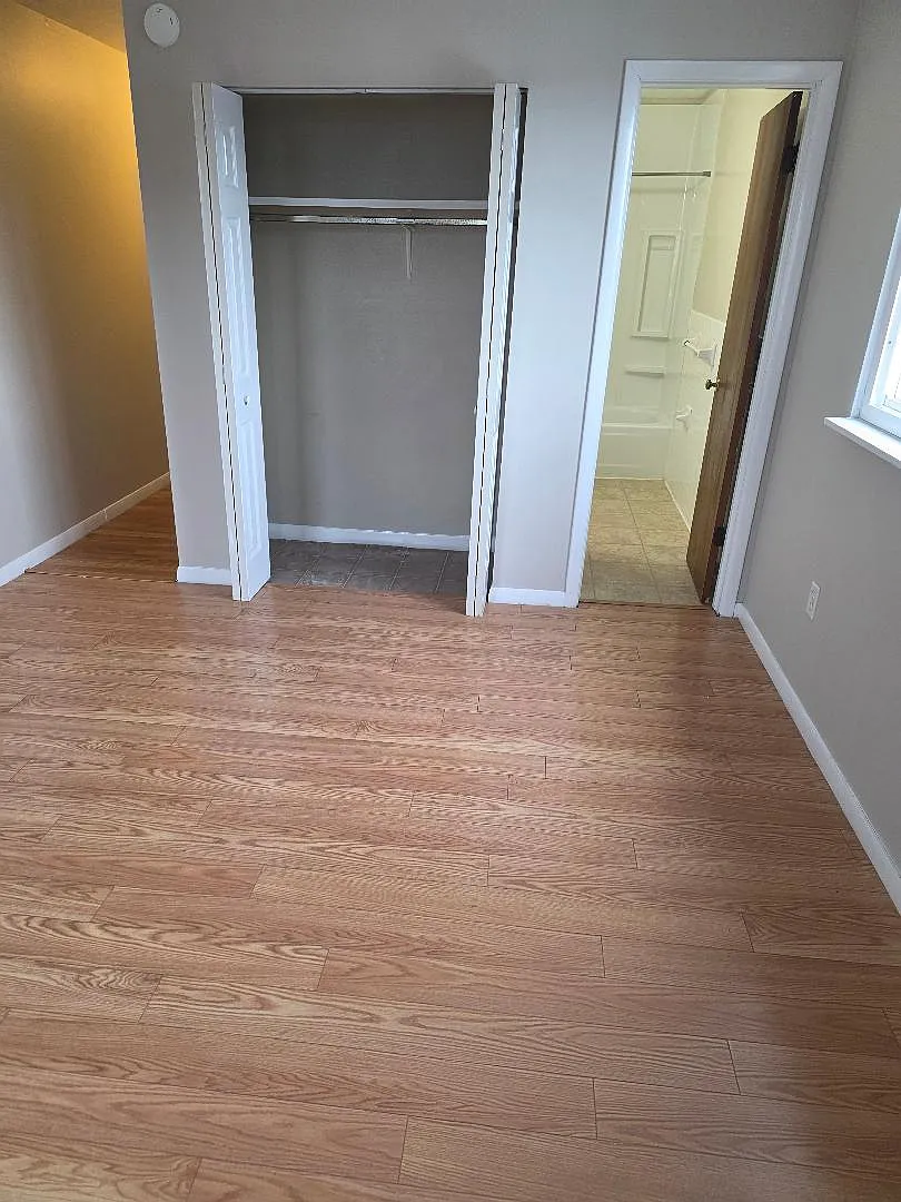 Building Photo - 304 1st St #2