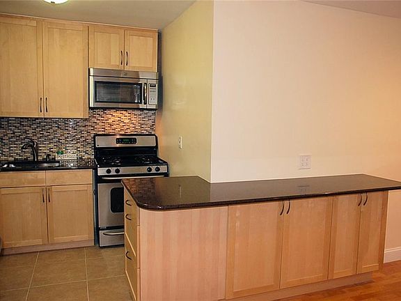 5th image of 25 Franklin Ave APT 6J