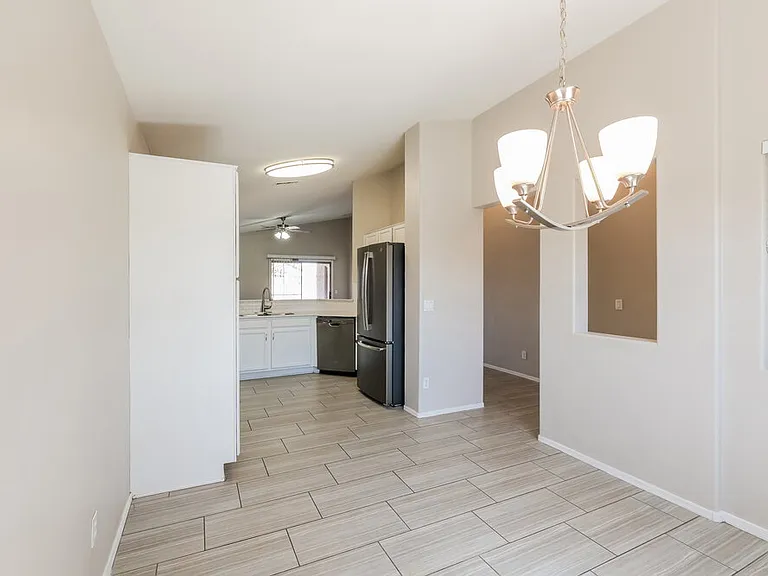 2525 S 109th Dr — Photo 8