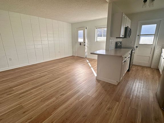 3rd image of 320 Lakeview St APT 107